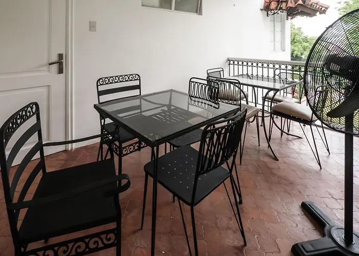 Miranamin Nest Rosal - Garden View In Unique Historic Estate With Indoor Plunge Pool, Self-service Breakfast, Guest Kitchen Apartment *