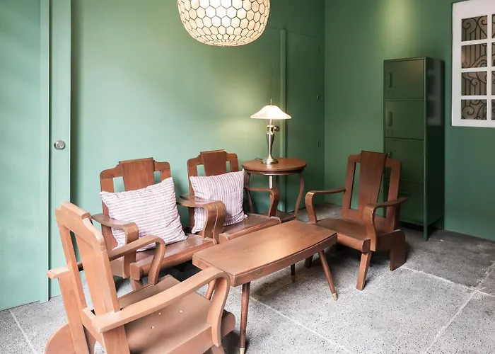 Miranamin Nest Rosal - Garden View In Unique Historic Estate With Indoor Plunge Pool, Self-service Breakfast, Guest Kitchen * Manila