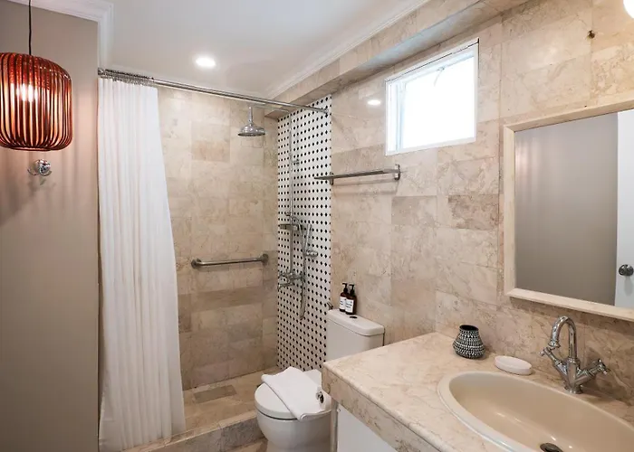 Miranamin Nest Rosal - Garden View In Unique Historic Estate With Indoor Plunge Pool, Self-service Breakfast, Guest Kitchen Manila