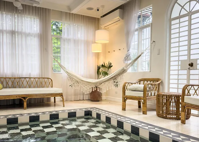 Miranamin Nest Rosal - Garden View In Unique Historic Estate With Indoor Plunge Pool, Self-service Breakfast, Guest Kitchen * Manila